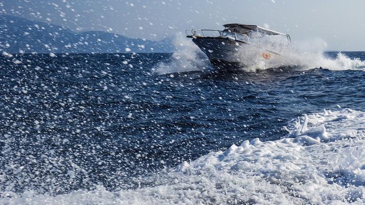 Следствие назвало причины столкновения яхты с катером в Черном море