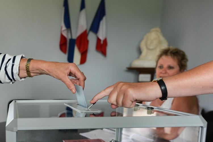 Движение Макрона побеждает на выборах во французский парламент