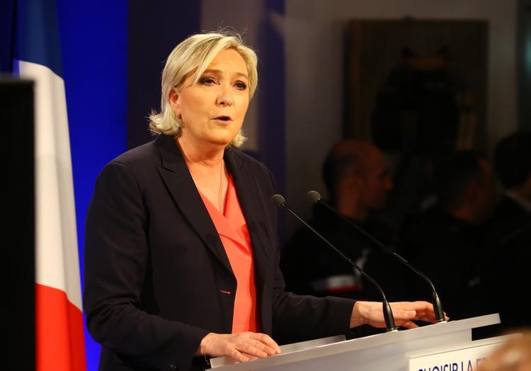 Ле Пен не смогла избраться во французский парламент в первом туре выборов