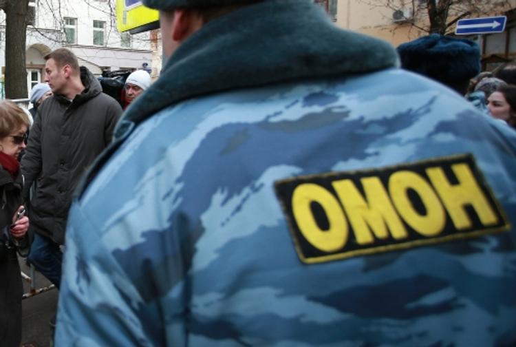 В Москве на антикоррупционной акции пострадал сотрудник ОМОН