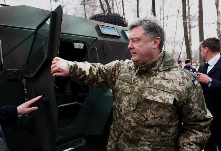 Порошенко заявил о необходимости продления режима АТО в Донбассе