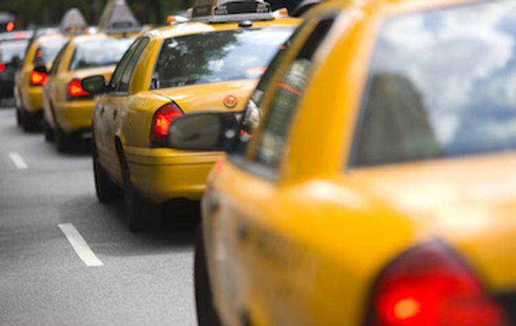 Все такси в столице будут желтыми со следующего года