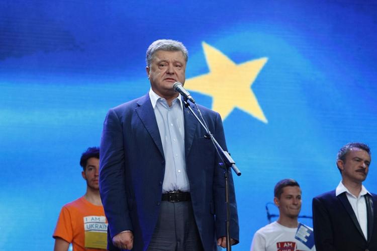 Порошенко предложил принять закон о начислении пенсий жителям Донбасса и Крыма