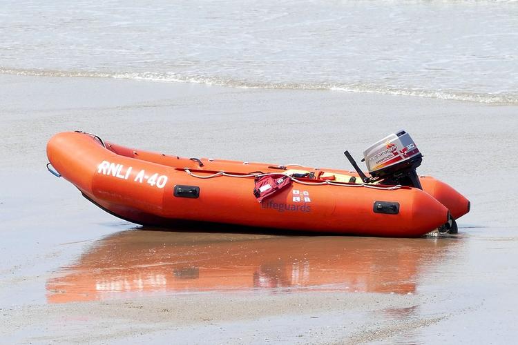 Спасатели нашли только лодку пропавших на Ладоге подростков
