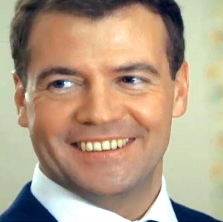 Медведев сравнил нынешнее московское лето с бразильской зимой
