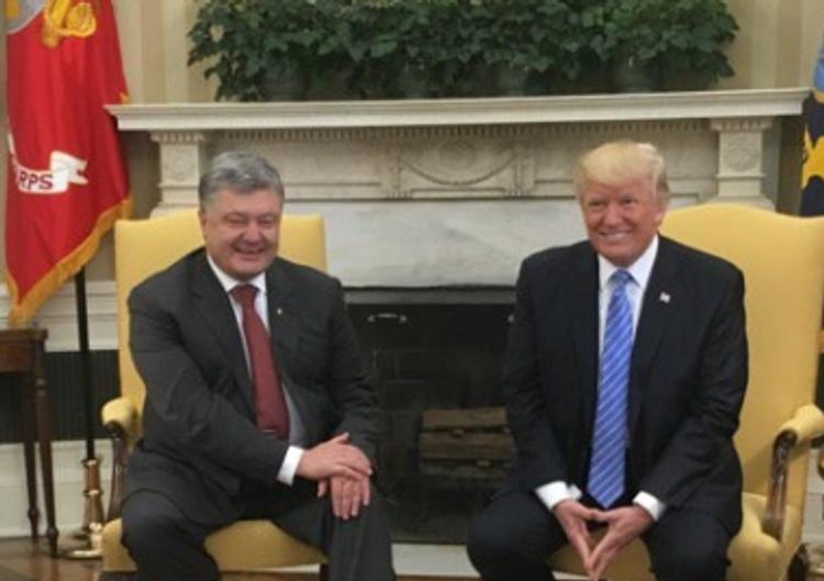 Порошенко обсудил с Трампом новые антироссийские санкции