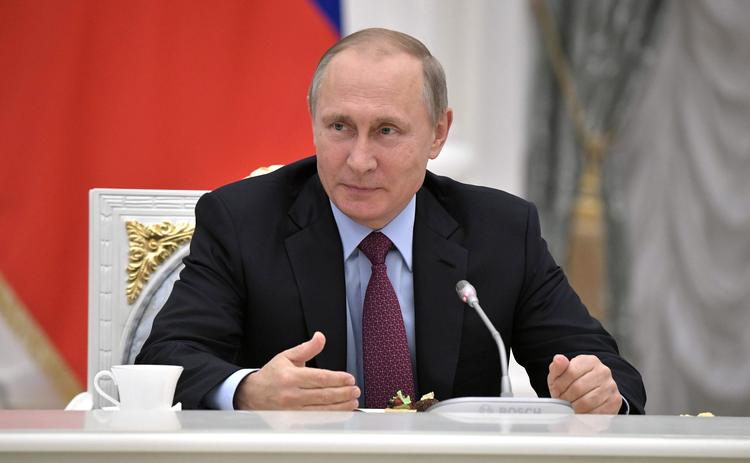 Путин призвал российских выпускников не бояться своих амбиций (ВИДЕО)