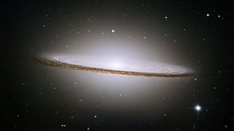 Астрономы NASA сфотографировали «мертвую» галактику