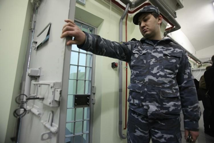 В Калининграде пойман сотрудник УФСИН, который носил заключенным дрожжи