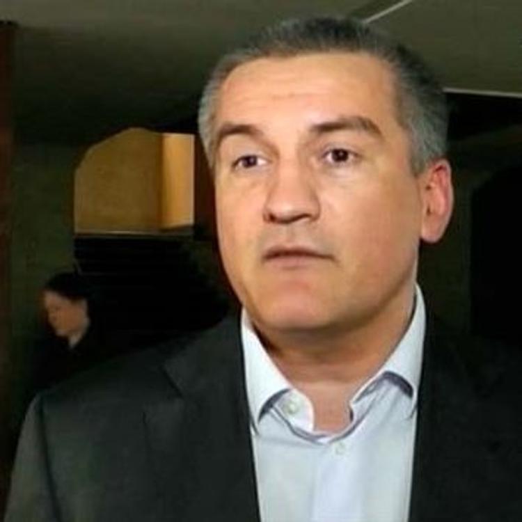 Глава Крыма заявил о намерении отправить в отставку мэра Ялты и трех министров