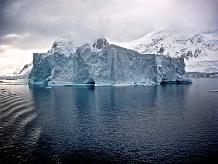 Чилингаров: отколовшийся от Антарктиды гигантский айсберг - планетарное событие