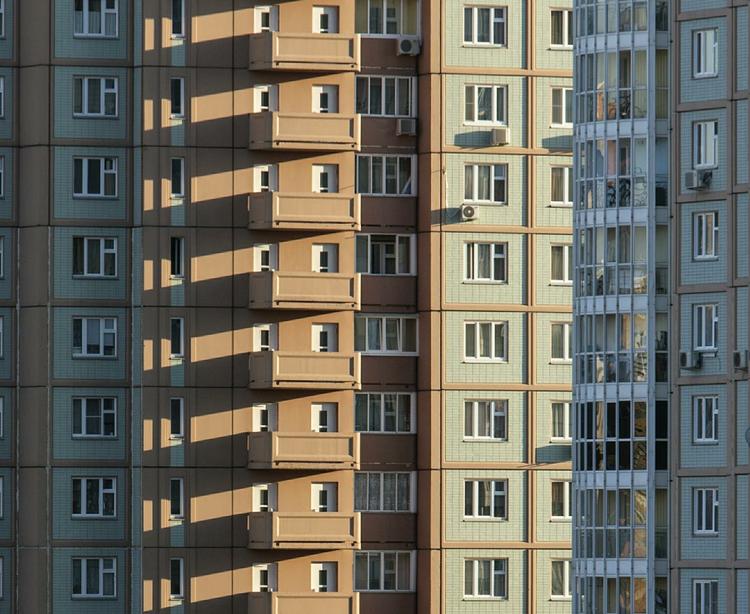 Двухлетний ребенок упал из окна восьмого этажа в Москве