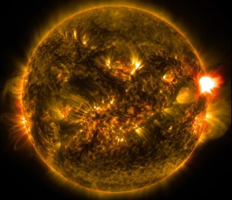 НАСА предупредило о мощной вспышке на Солнце и катаклизмах на Земле