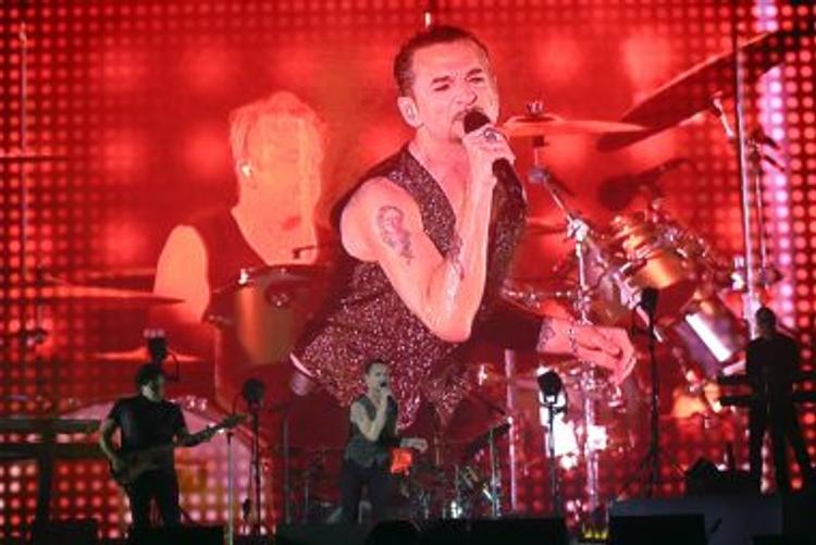 Группа Depeche Mode отменила минский концерт из-за болезни музыканта