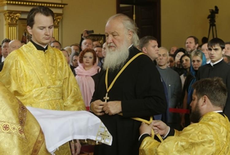 РПЦ запрещает священникам работать в медицине и в госслужбе