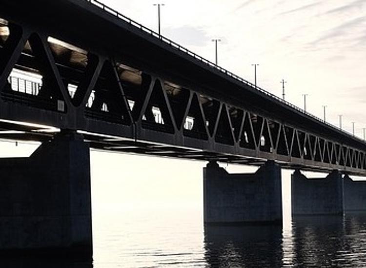 В Якутии автомобиль упал в реку с разрушенного моста на трассе