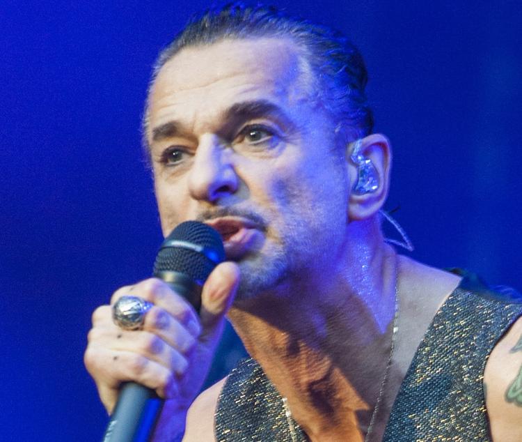 Лидер популярной группы Depeche Mode вышел из белорусской больницы