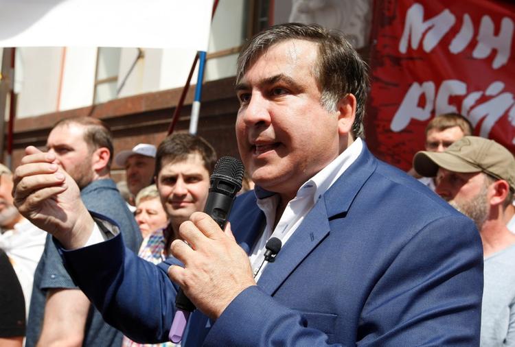 Саакашвили возмутился неуважением грузин к Порошенко