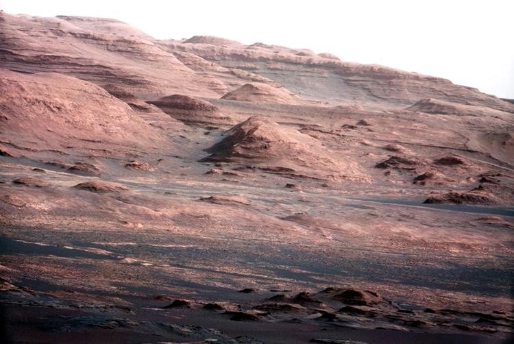 Вход в подземную базу инопланетян обнаружили на снимках Марса уфологи