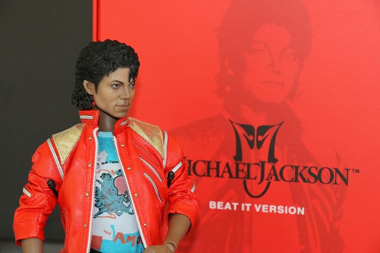 Бывший продюсер Майкла Джексона отсудил у его наследников 10 млн долларов