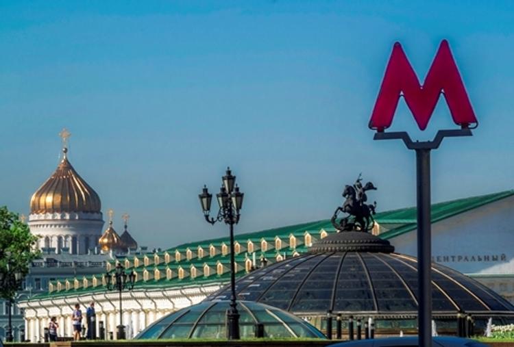Московскую станцию метро закрыли из-за бесхозной сумки