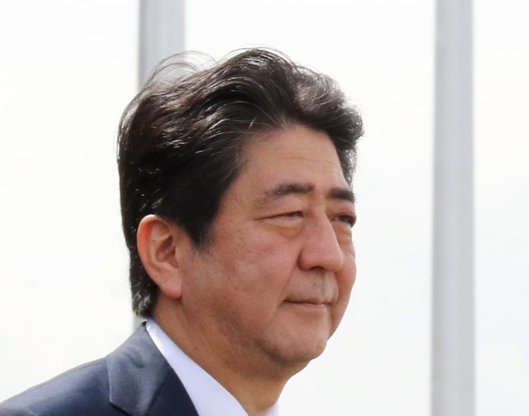 Японский премьер решил не менять министра по экономическому сотрудничеству с РФ