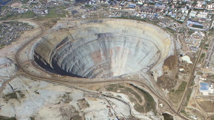 МЧС сообщило об ухудшении ситуации на руднике "Мир"