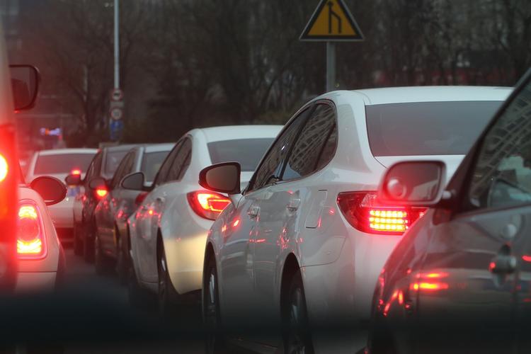 МКАД встал в многокилометровой пробке