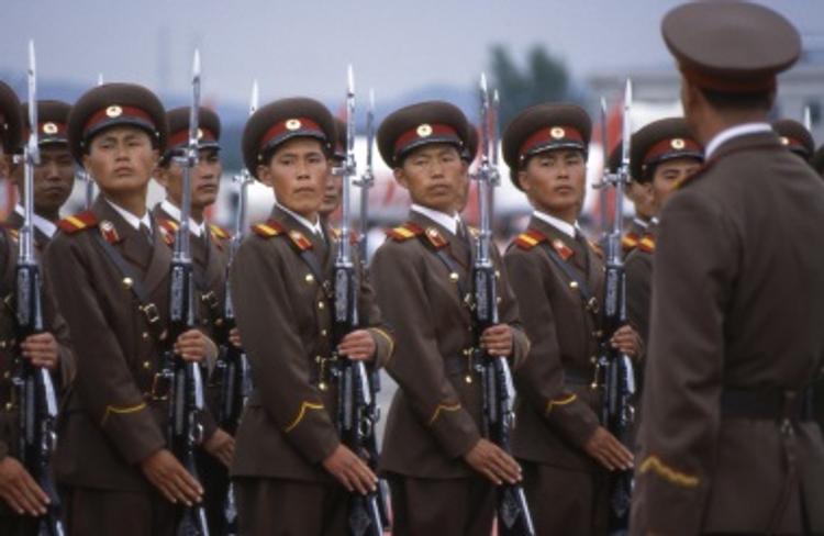 СМИ: северокорейцы массово записываются в армию
