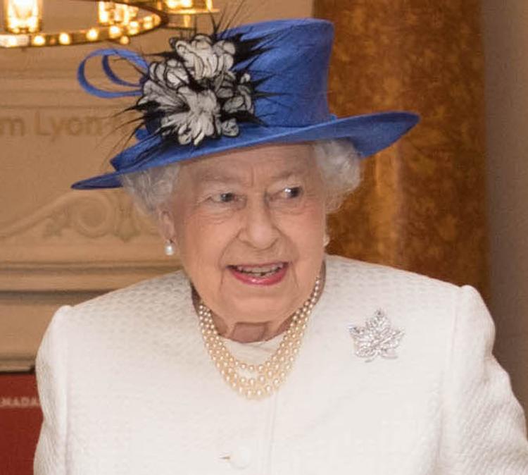 Королева Елизавета II устроила в замке вечеринку в стиле ABBA