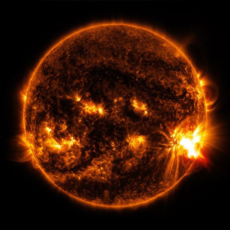Ученые рассказали о последствиях сегодняшней вспышки на Солнце для Земли