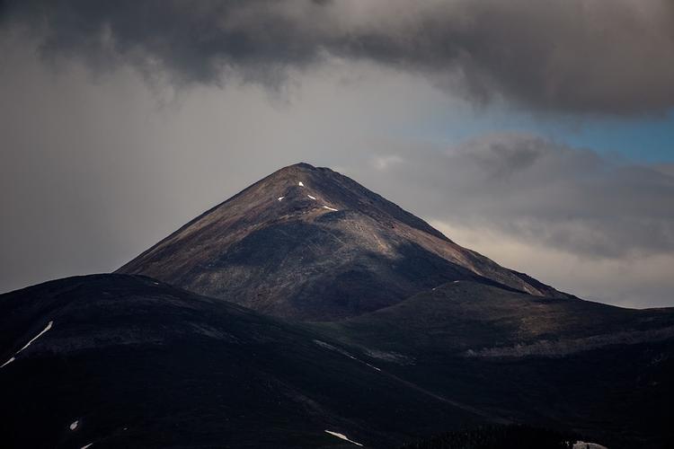 Потерявшегося на камчатском вулкане мальчика нашли полицейские