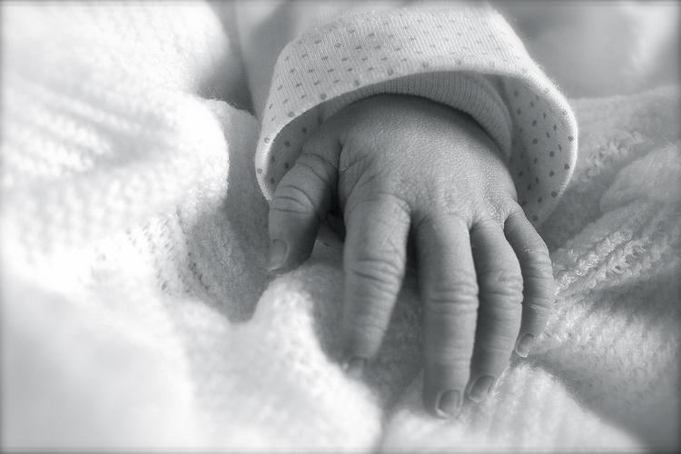 Четырехмесячный младенец беспричинно умер в своей кроватке