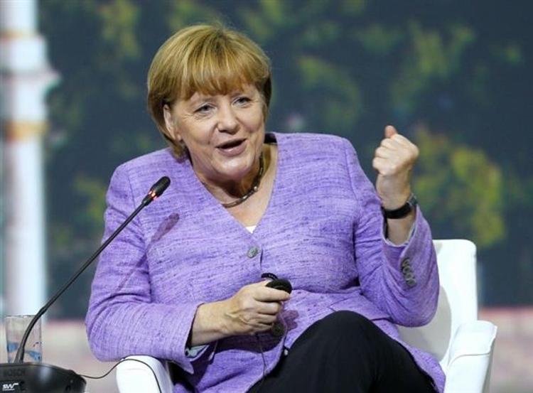 Меркель сочла отмену антироссийских санкций полезной для экономики Германии