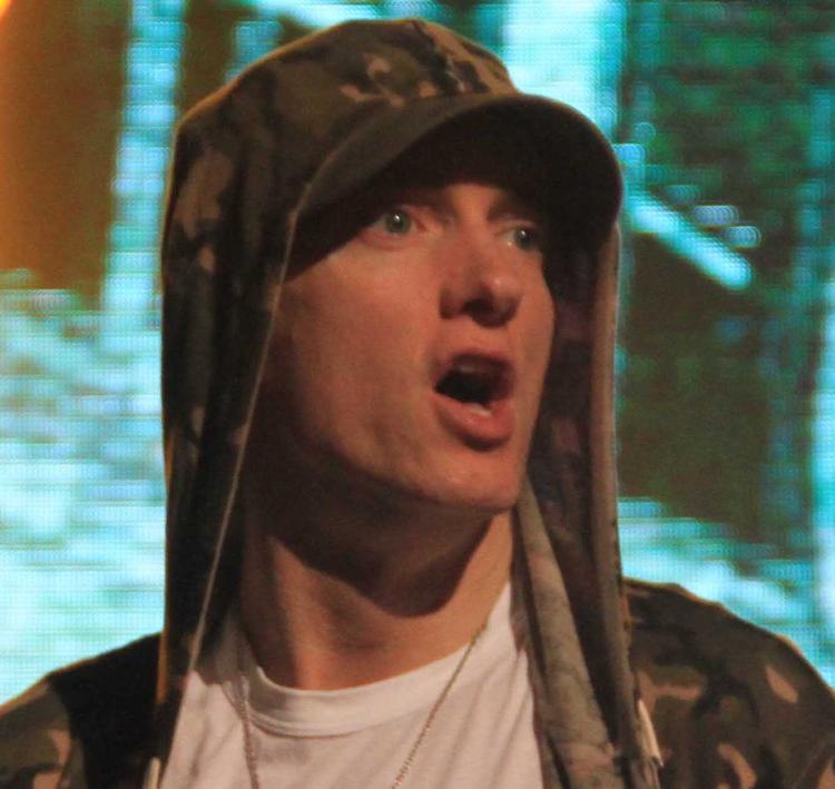 Eminem заставил поклонников хором оскорблять Трампа
