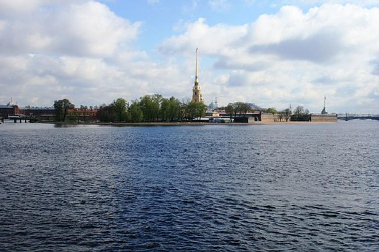 В Петербурге 42-летний мужчина утонул в Неве на глазах у возлюбленной