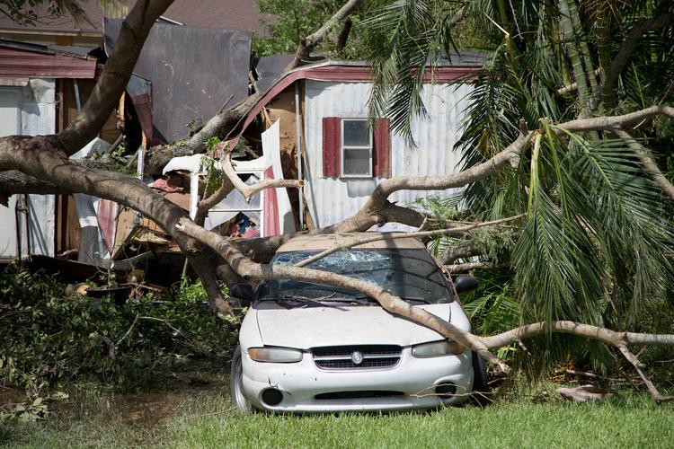 Эксперты оценили ущерб от самых "дорогостоящих" ураганов "Ирма" и "Харви"