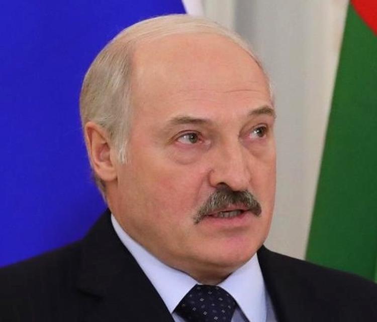 Глава Белоруссии Лукашенко не планирует приезжать в РФ на учения "Запад-2017"