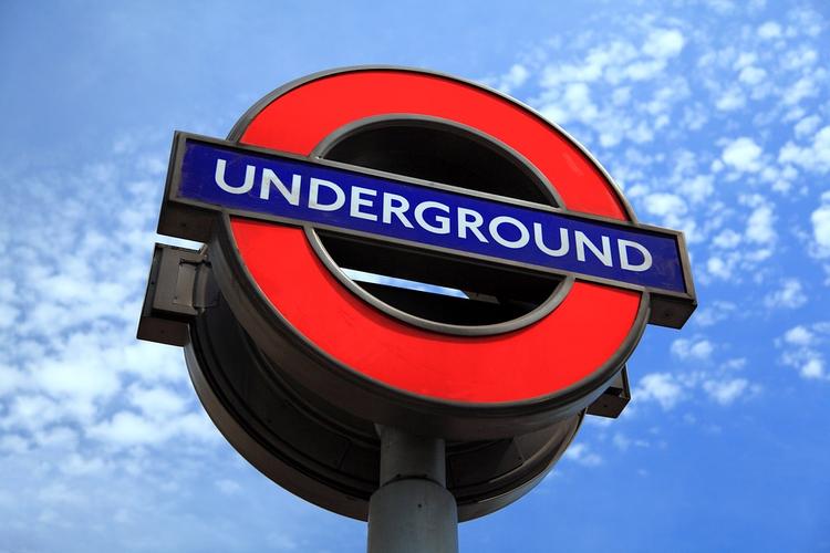Взрыв прогремел в метро Лондона, есть пострадавшие