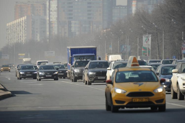 Водитель иномарки устроил гонки по Кутузовскому проспекту на глазах у полиции