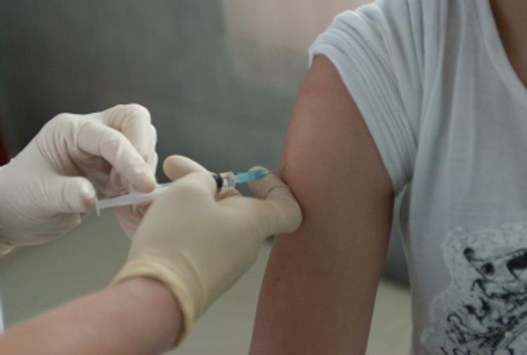 Минздрав РФ накажет родителей за отказ делать детям прививки