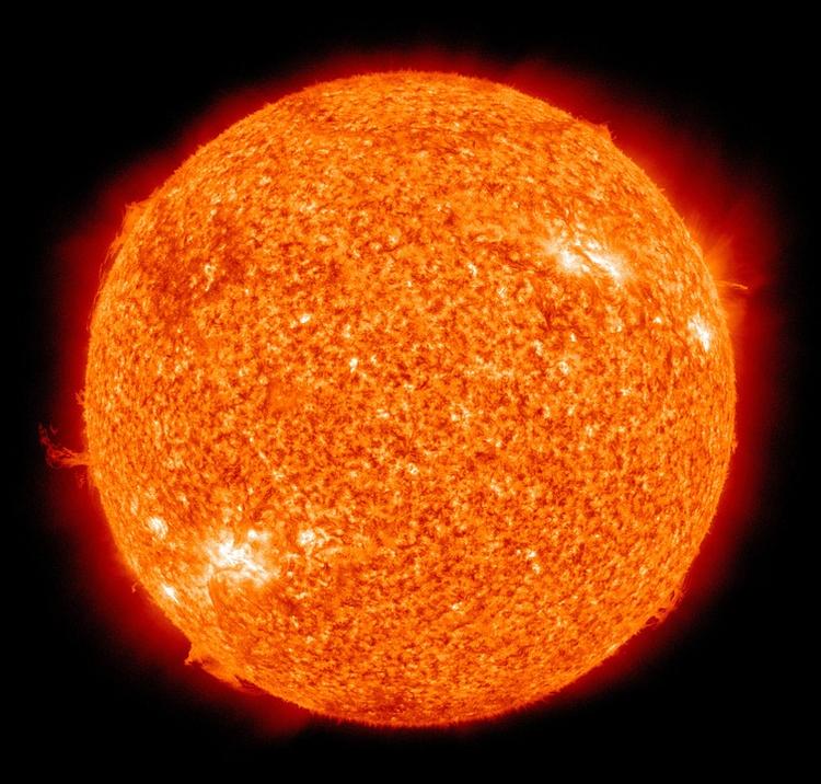 NASA обнаружило рядом с Солнцем поразительный объект с крыльями