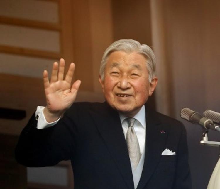 Император Японии досрочно распустил парламент