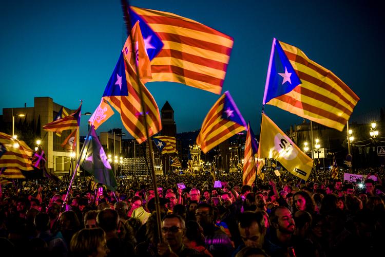 Ассанж назвал ситуацию вокруг референдума в Каталонии "первой интернет-войной"