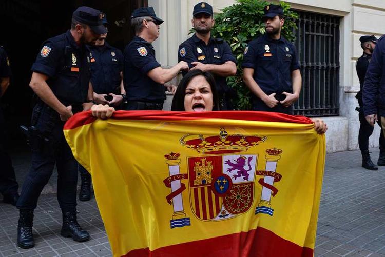 Референдум об отделении от Испании стартовал в Каталонии