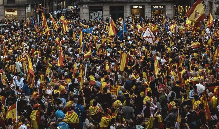 Голосование на референдуме о независимости Каталонии закончено