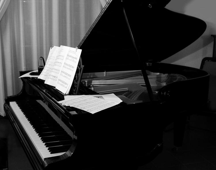 Заслуженный артист России скончался на сцене, играя на рояле