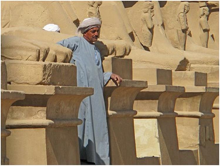 В египетском Луксоре расчищают вход в древнюю гробницу