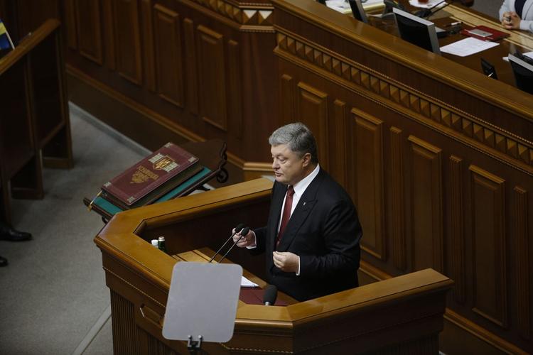 Порошенко назвал условия наступления мира в Донбассе