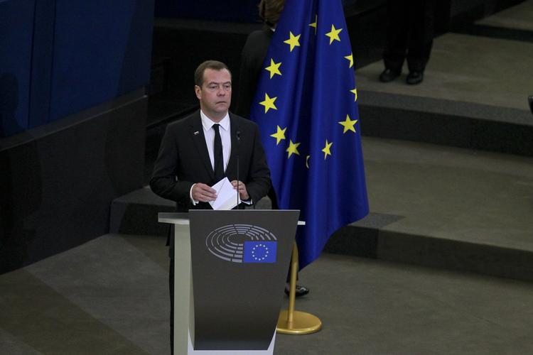 Медведев призвал все страны мира объединиться для разгрома ИГ